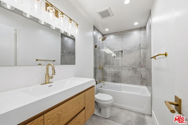 Building Photo - 19111 Hamlin St