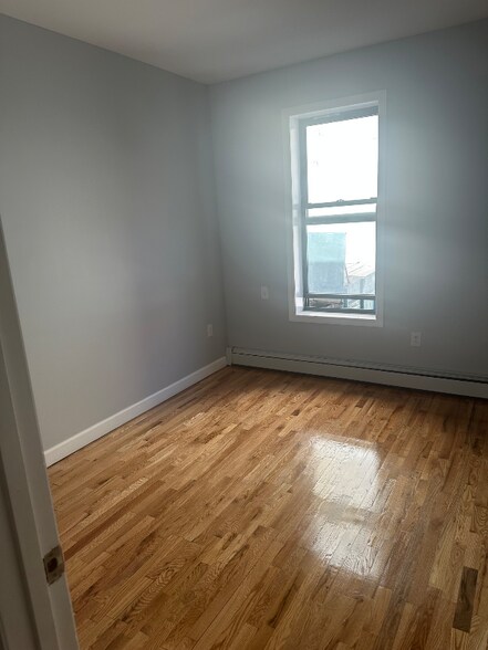 Building Photo - 993 Jennings St