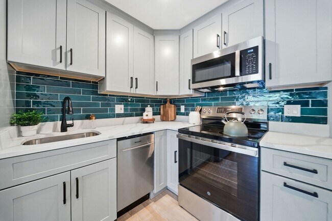 Building Photo - 20 Radcliffe Rd