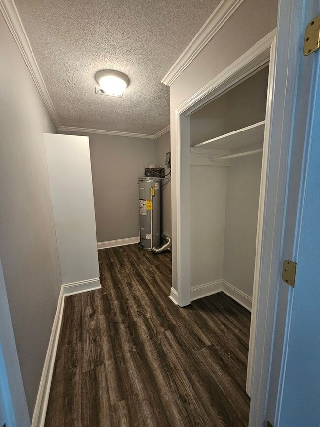 Building Photo - NEW LISTING!!!!!