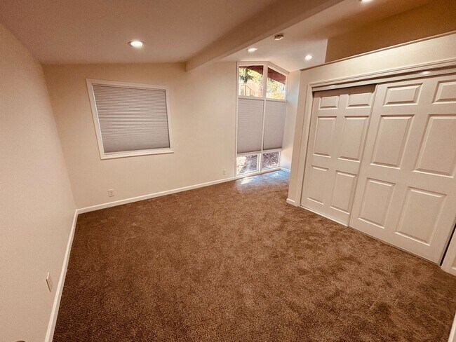 Building Photo - Charming 4 bedroom 2 bath home- West Linn, OR