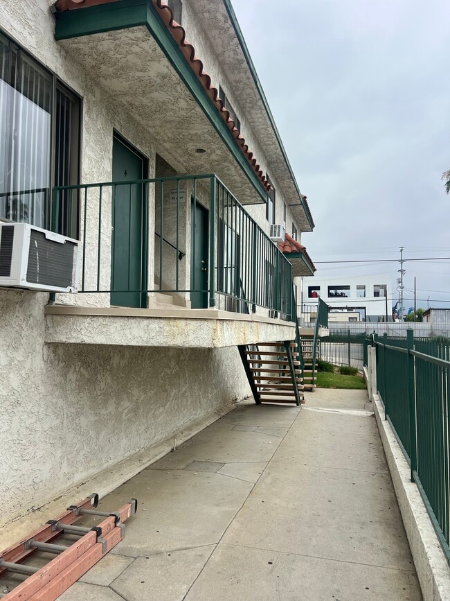 Building Photo - San Fernando Apts