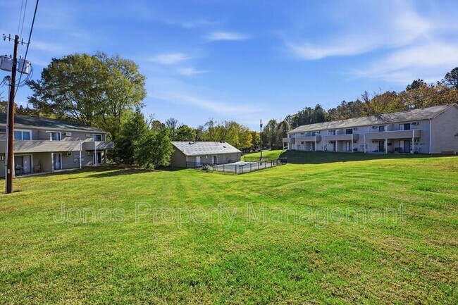 Building Photo - 905 Chimneys Ln