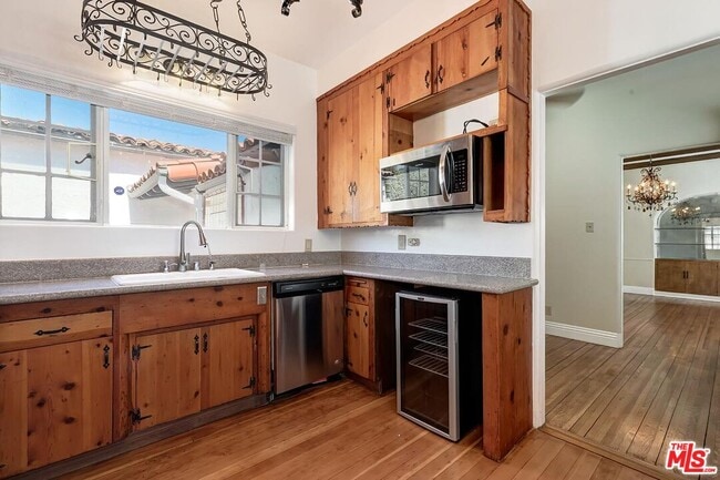 Building Photo - 1215 Edris Dr