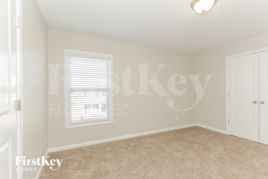 Building Photo - 9805 Rayneridge Drive