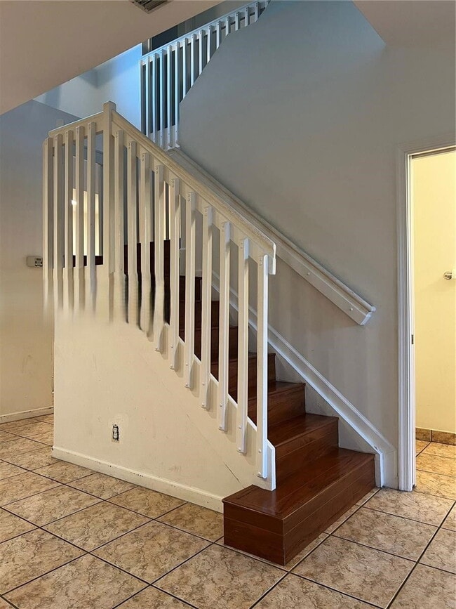 Building Photo - Tupelo Way, Weston, FL 33327 - 4 BR 2.5 BA single-family home