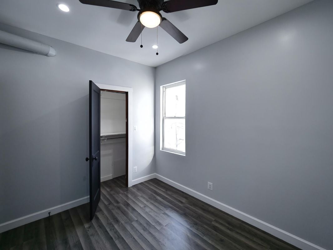 Building Photo - 5004 W Armitage Ave