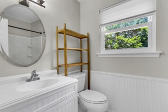 Building Photo - 775 Parkdale Dr