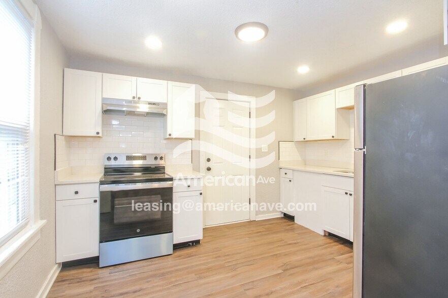 Building Photo - 1732 Draper St