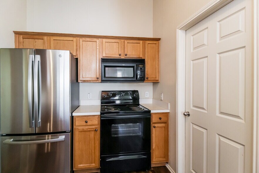 Building Photo - 109 Creekview Dr