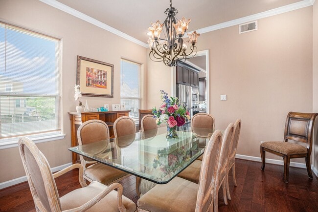 Building Photo - 1333 N Meyer Ave