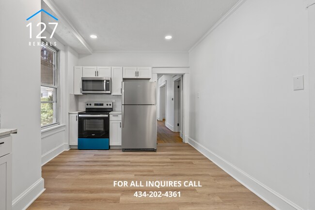 Building Photo - Updated 2 BR/1.5 Duplex with large back yard