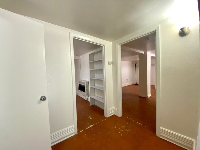 Building Photo - Unique Basement Unit in a Triplex- 309 E. 32nd- Available for July!