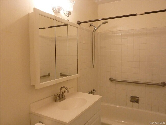 Building Photo - 35 Park Ave