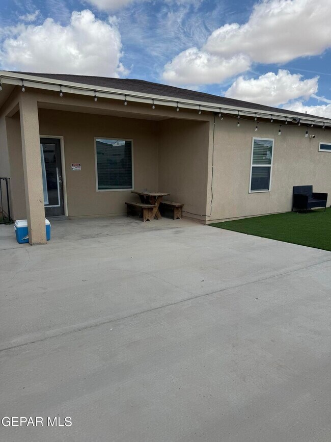 Building Photo - 12976 Runway Ave