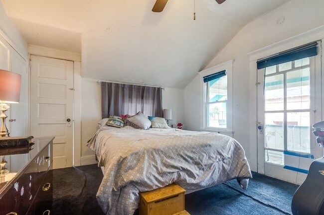 Master Bedroom - 201 E Eagle St