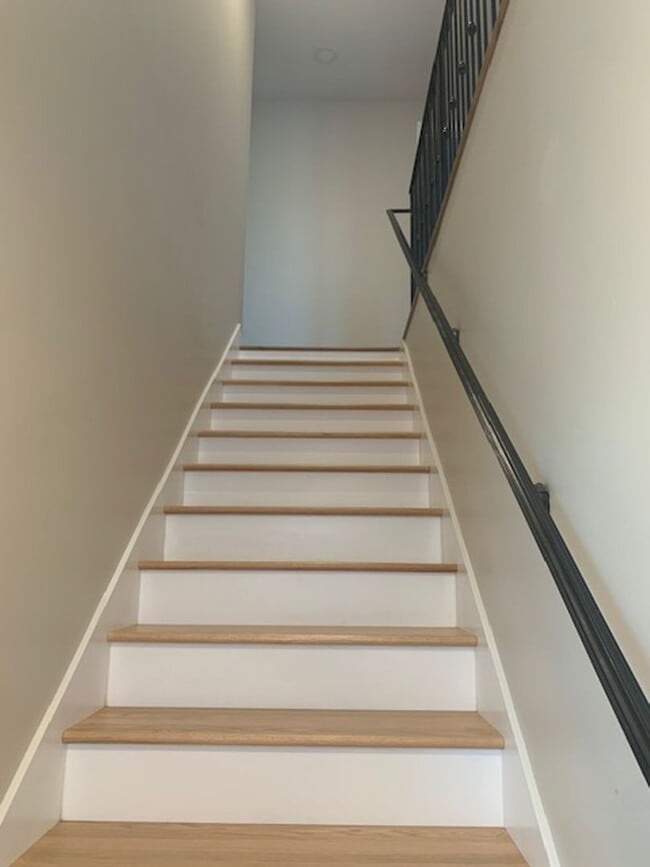 Building Photo - 183 Evergreen Ave