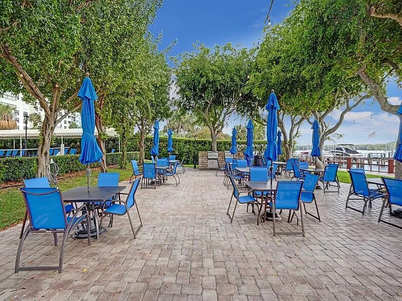 Building Photo - 2121 N Ocean Blvd