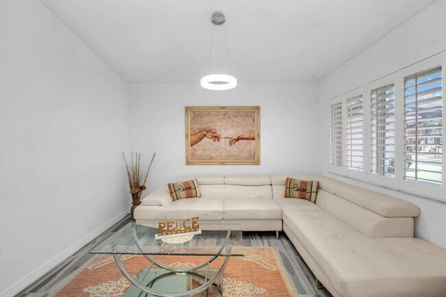 Building Photo - 909 NW 135th Ct