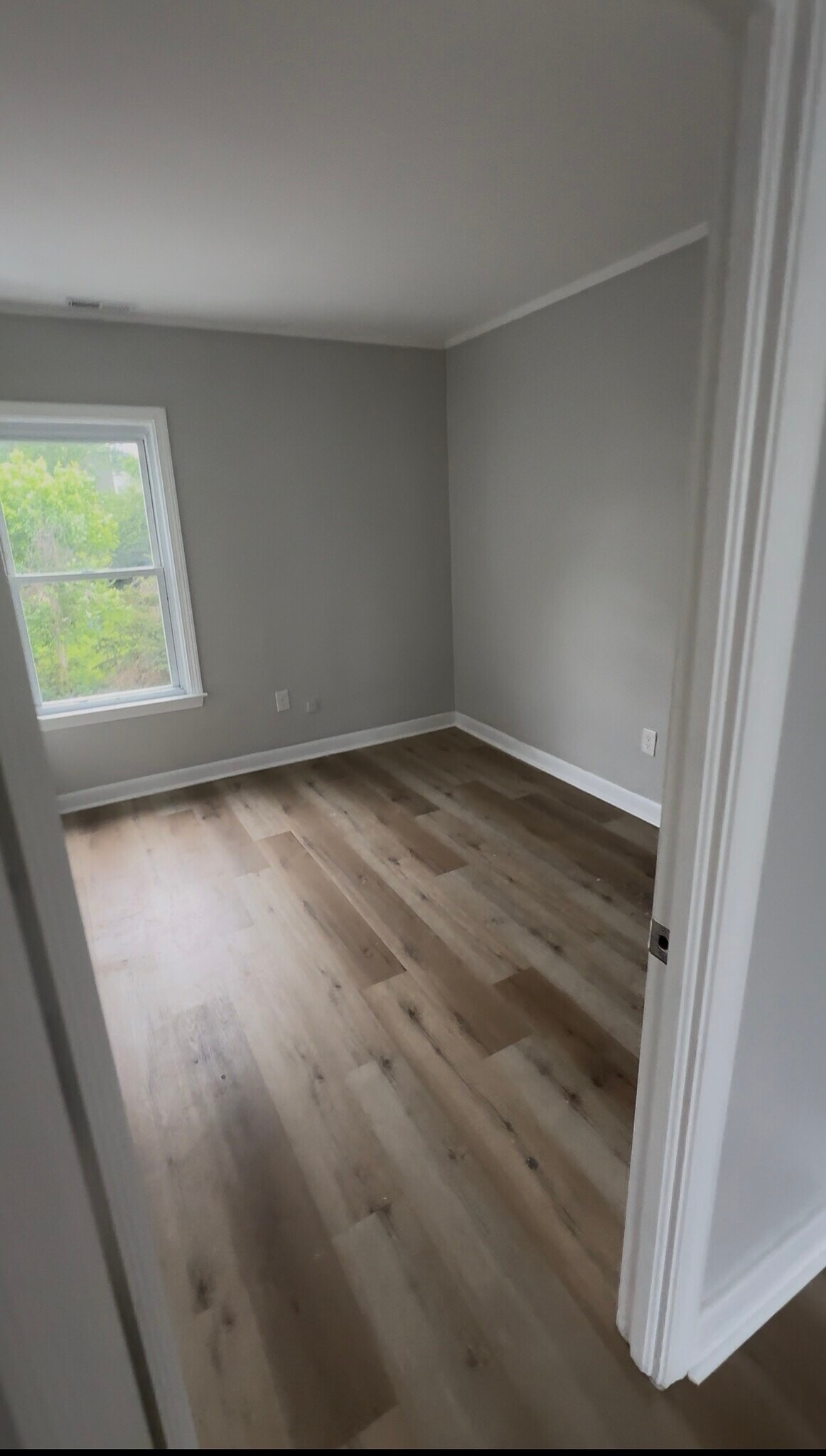 Building Photo - 135 Snell St