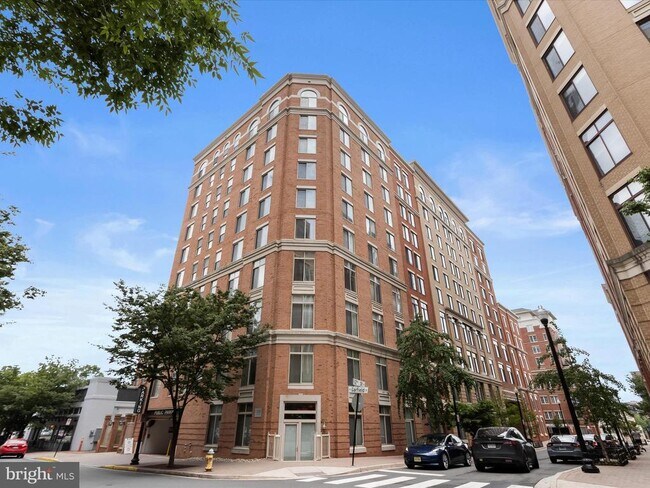 Building Photo - 1205 N Garfield St