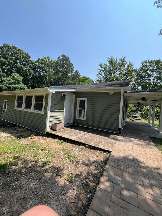 Building Photo - Charming 2 Bedroom Home Located In Holly Springs NC!!!