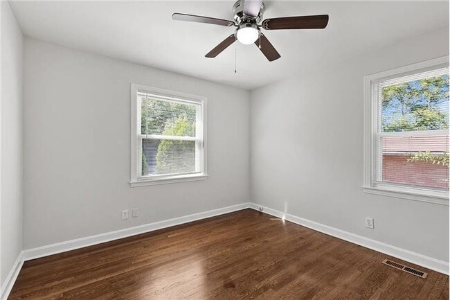 Building Photo - 613 Youngs Ln