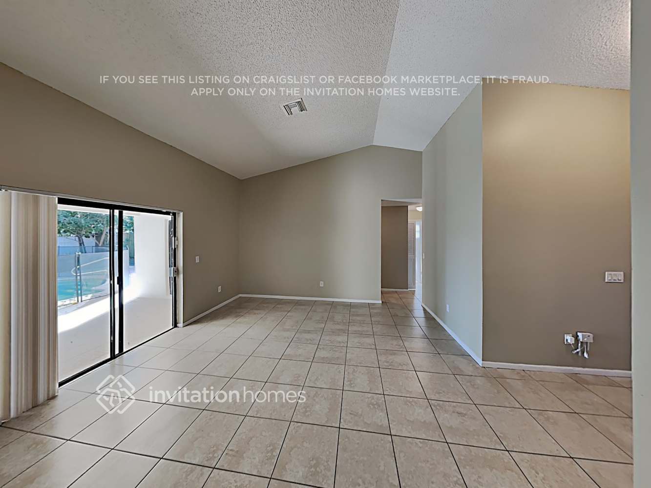 Building Photo - 9664 Carousel Cir S