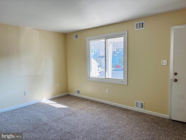 Building Photo - 145 Roskeen Ct