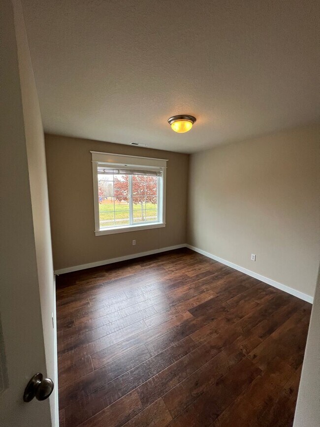 Building Photo - 3-Bedroom 3-Bathroom house across from Candlelight Park