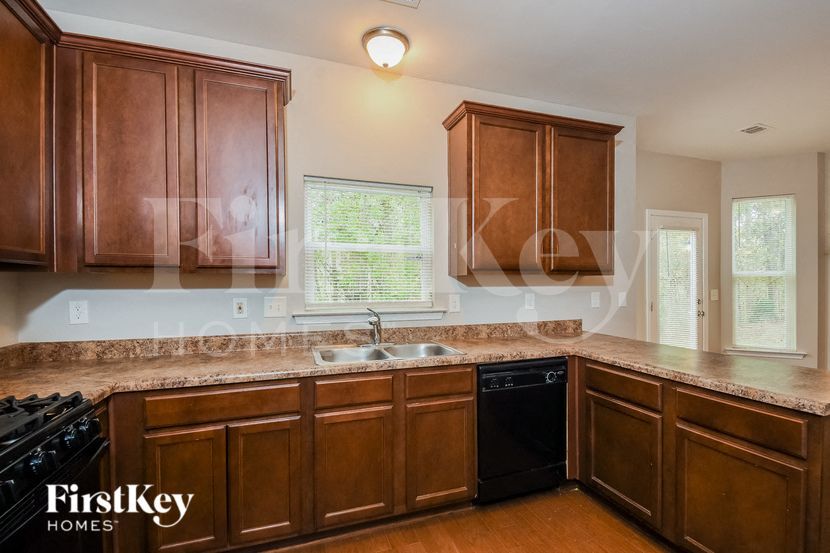 Building Photo - 315 Roland Manor Dr