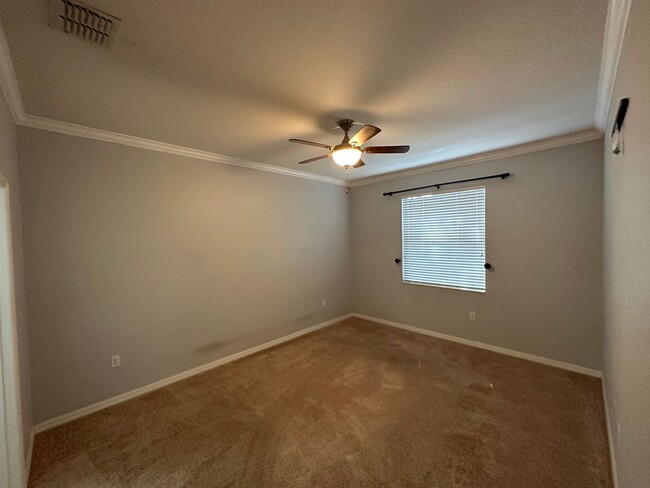 Building Photo - Beautiful 3 bedroom, 2 bath home in the he...