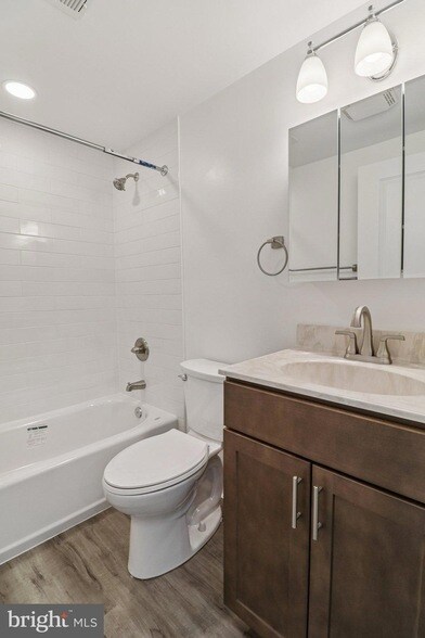 Building Photo - 303 Seaton Pl NE