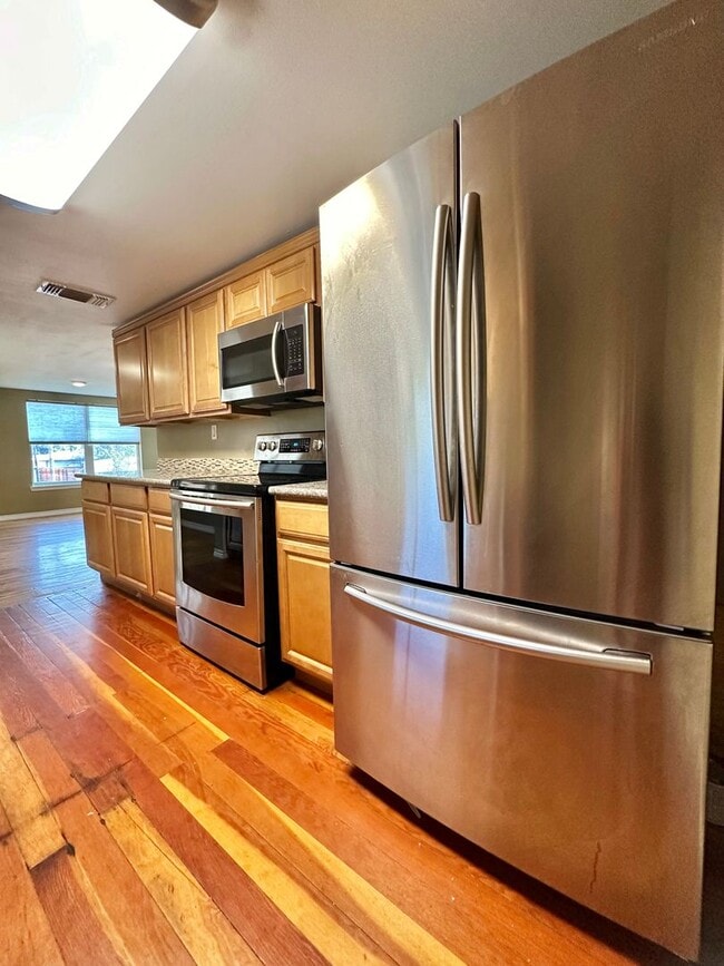 Building Photo - COMING OCTOBER 2025 - Spacious 1-Bedroom A...