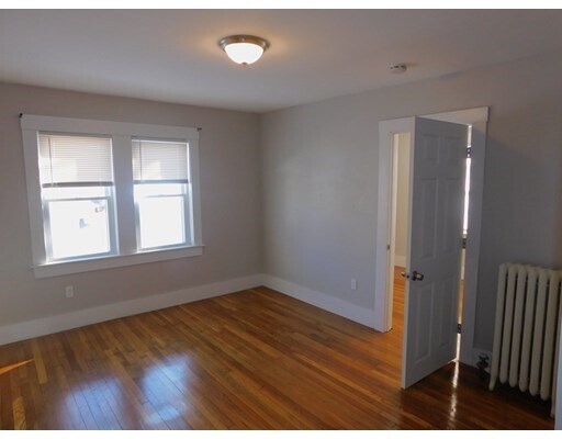 Building Photo - 483 Newport Ave