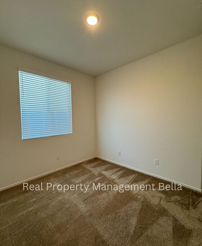 Building Photo - Beautiful Corner-Lot Home with Open Floor ...