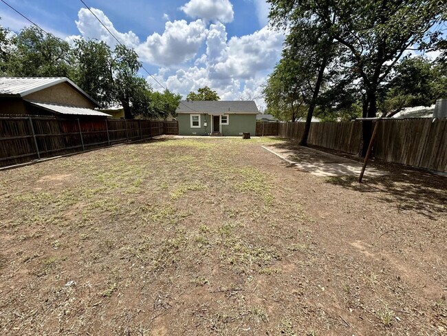 Building Photo - 2214 25th St