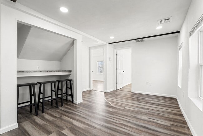 Building Photo - 249 W Main St