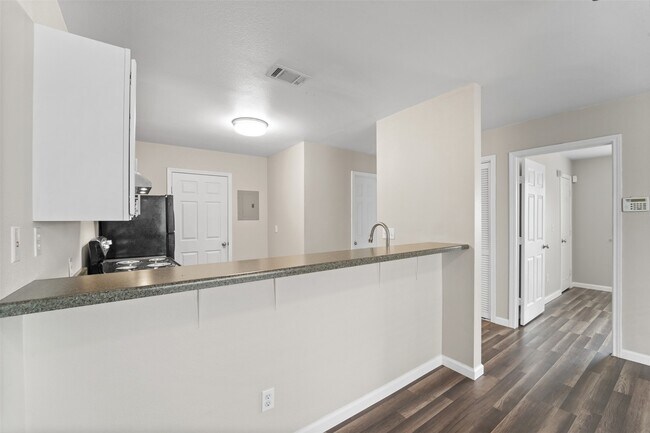 Building Photo - 516 Hollyhock st
