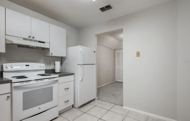 Kitchen Entrance/Dining - 11840 Skylake Pl