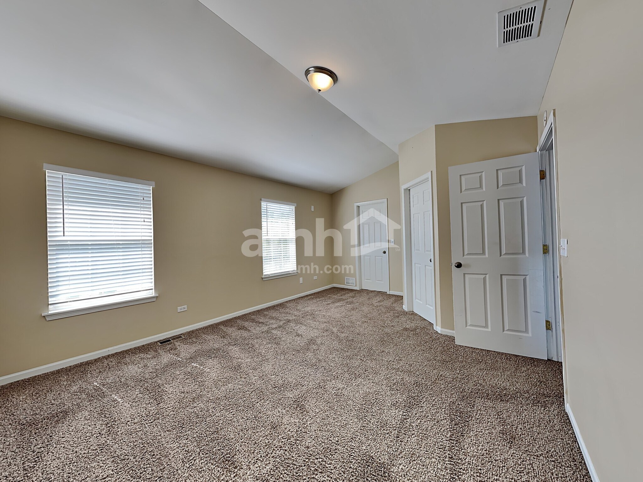 Building Photo - 2828 Sun Valley Dr
