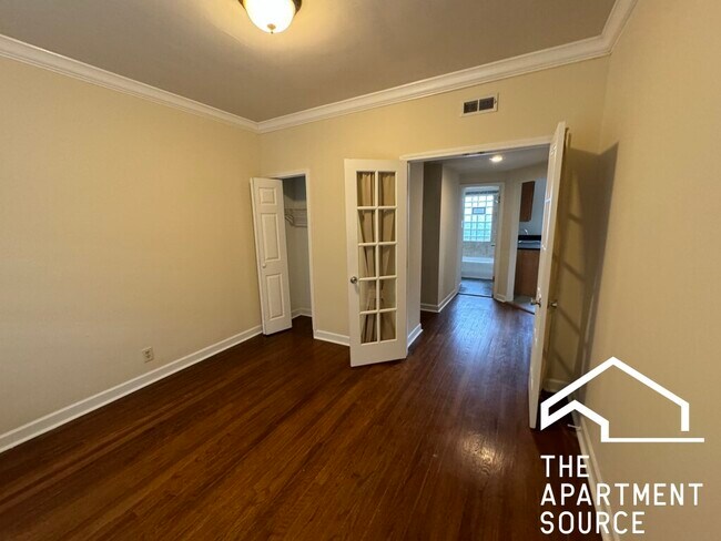 Building Photo - 2440 N Hamlin Ave