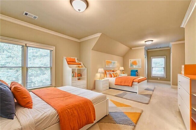 Building Photo - 8920 Doral Dr