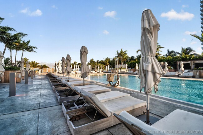 Building Photo - 2301 Collins Ave