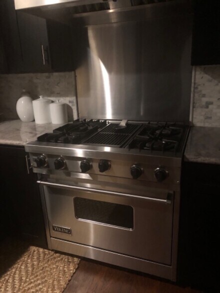 Building Photo - 23330 Victory Blvd