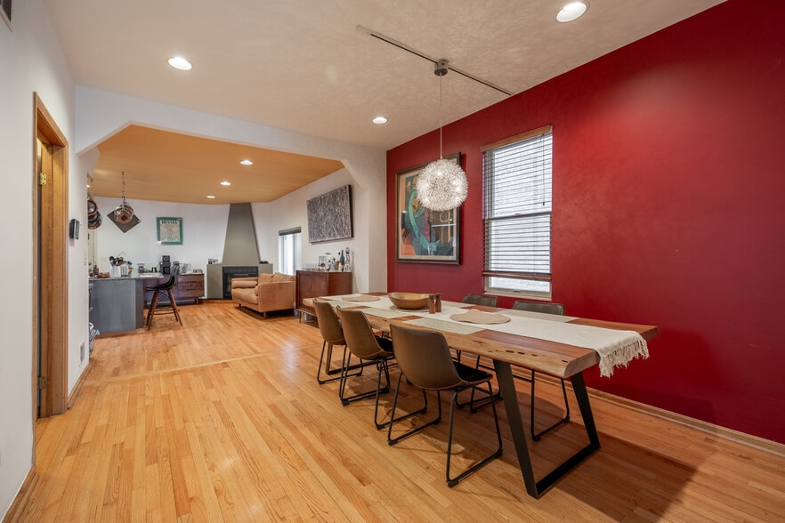 Building Photo - 1220 W Augusta Blvd