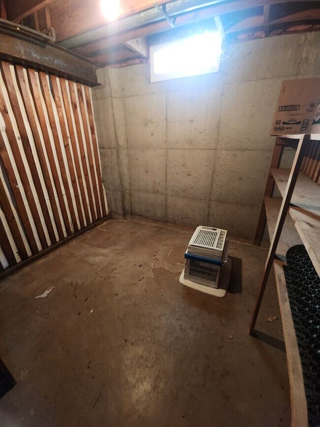 Building Photo - 1059 Gillingham Rd