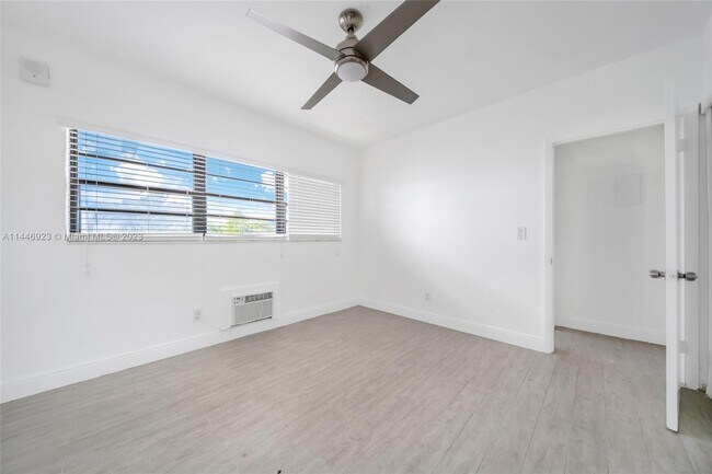 Building Photo - 7845 NE Bayshore Ct