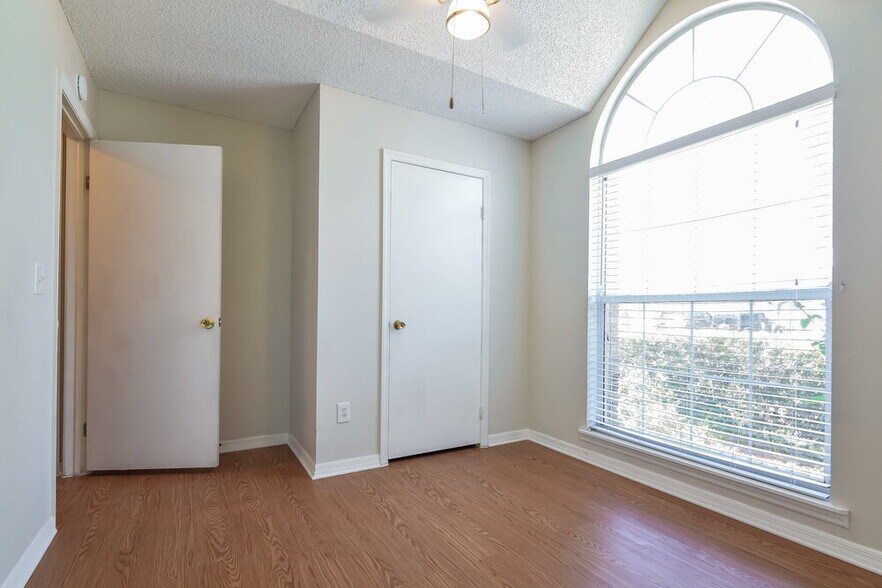 Building Photo - 10148 Cedar Dune Dr