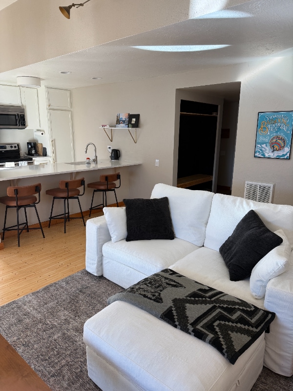 Building Photo - 35 Lower Woodbridge Rd